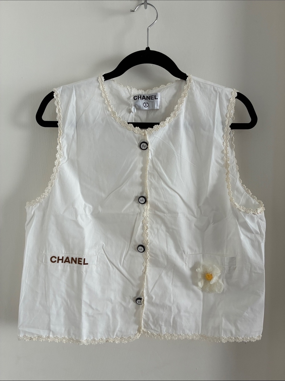 CHANEL White Lace-Trim Sleeveless Button top with Flower Accent size large